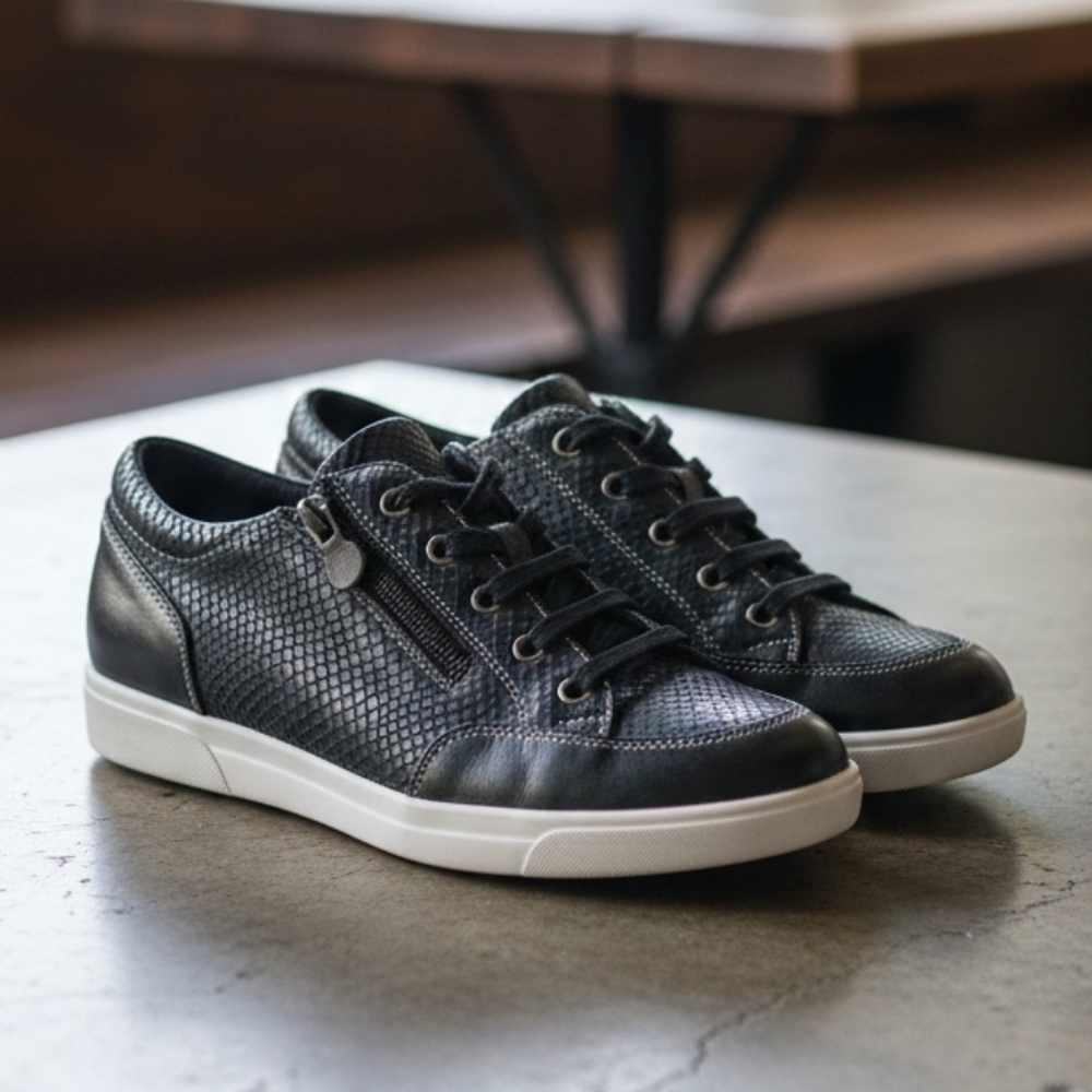 Munro Gabbie Black Snakeskin 🐍 Leather Sneakers – Size 8N (Fits Like 6.5/7)